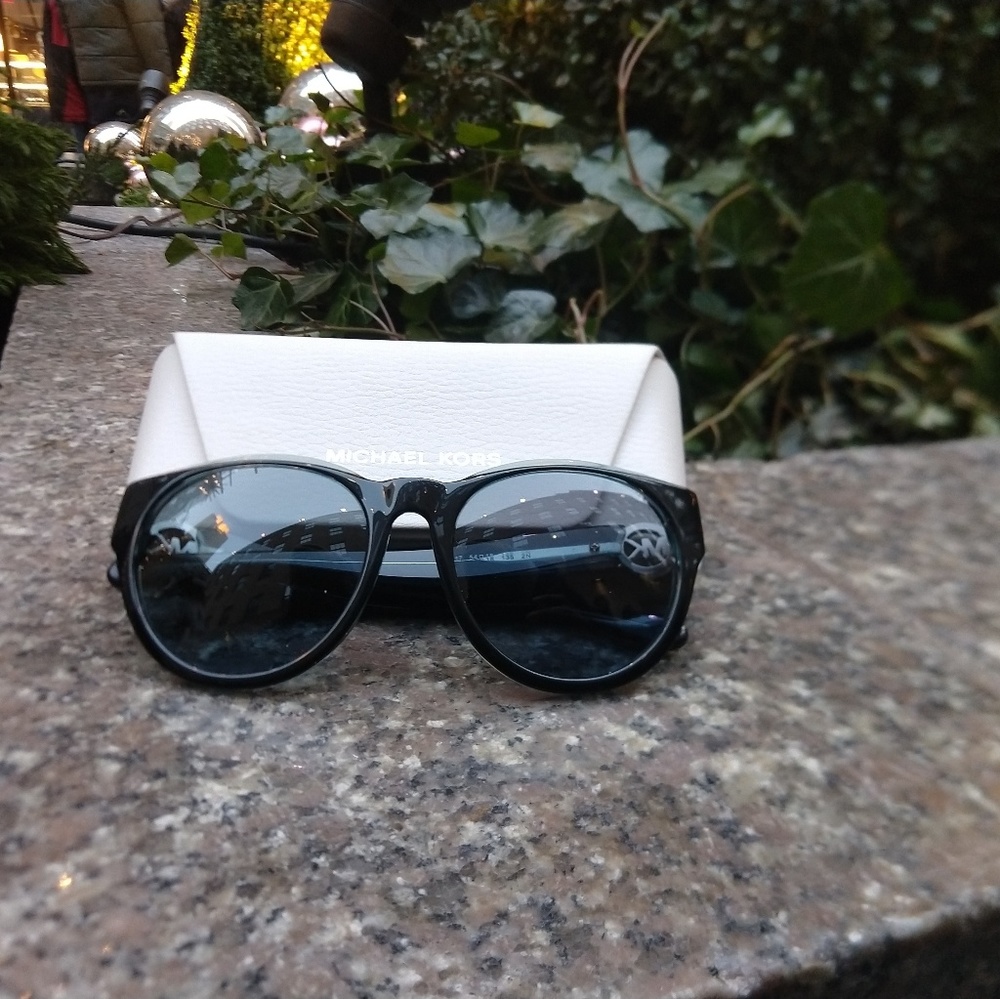 Still Christmas Sale: Michael Kors 6001B